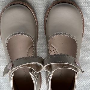 Elephantito size 12 girls metallic crème color